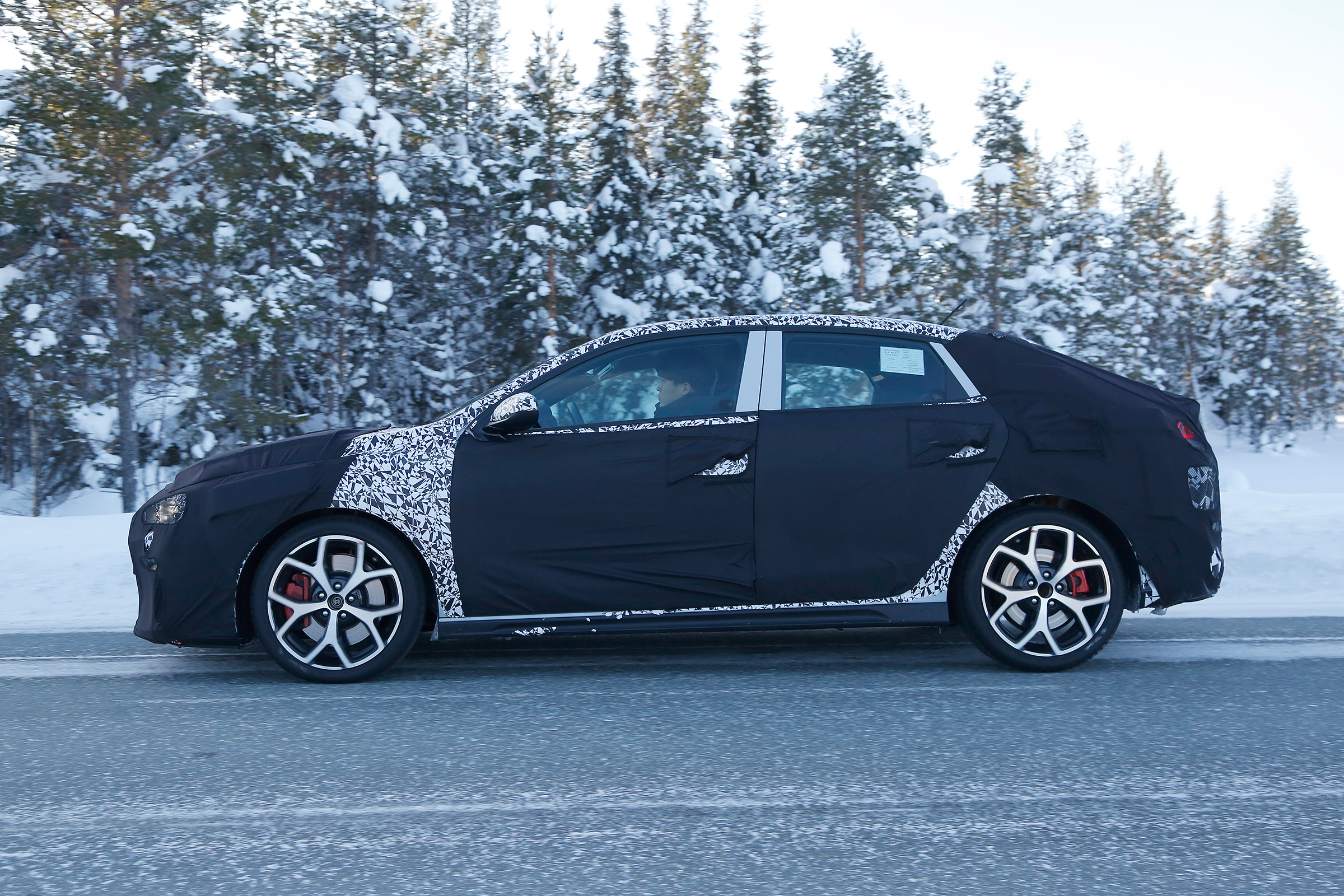 Hyundai i30 N Fastback – side