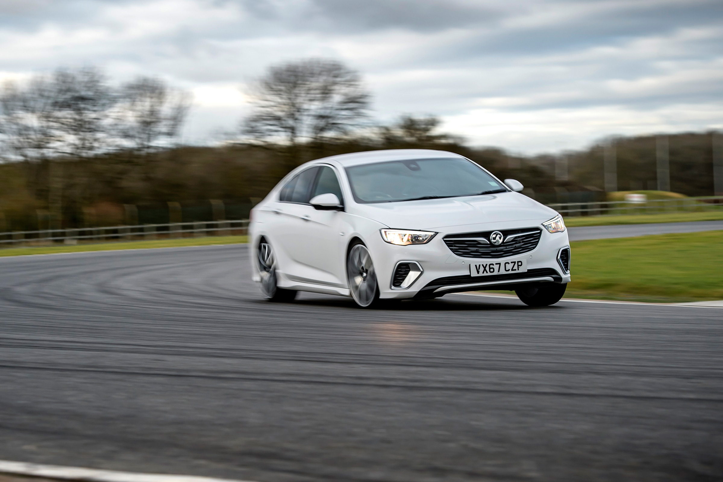 Vauxhall Insignia Grand Sport GSi BiTurbo – front cornering 