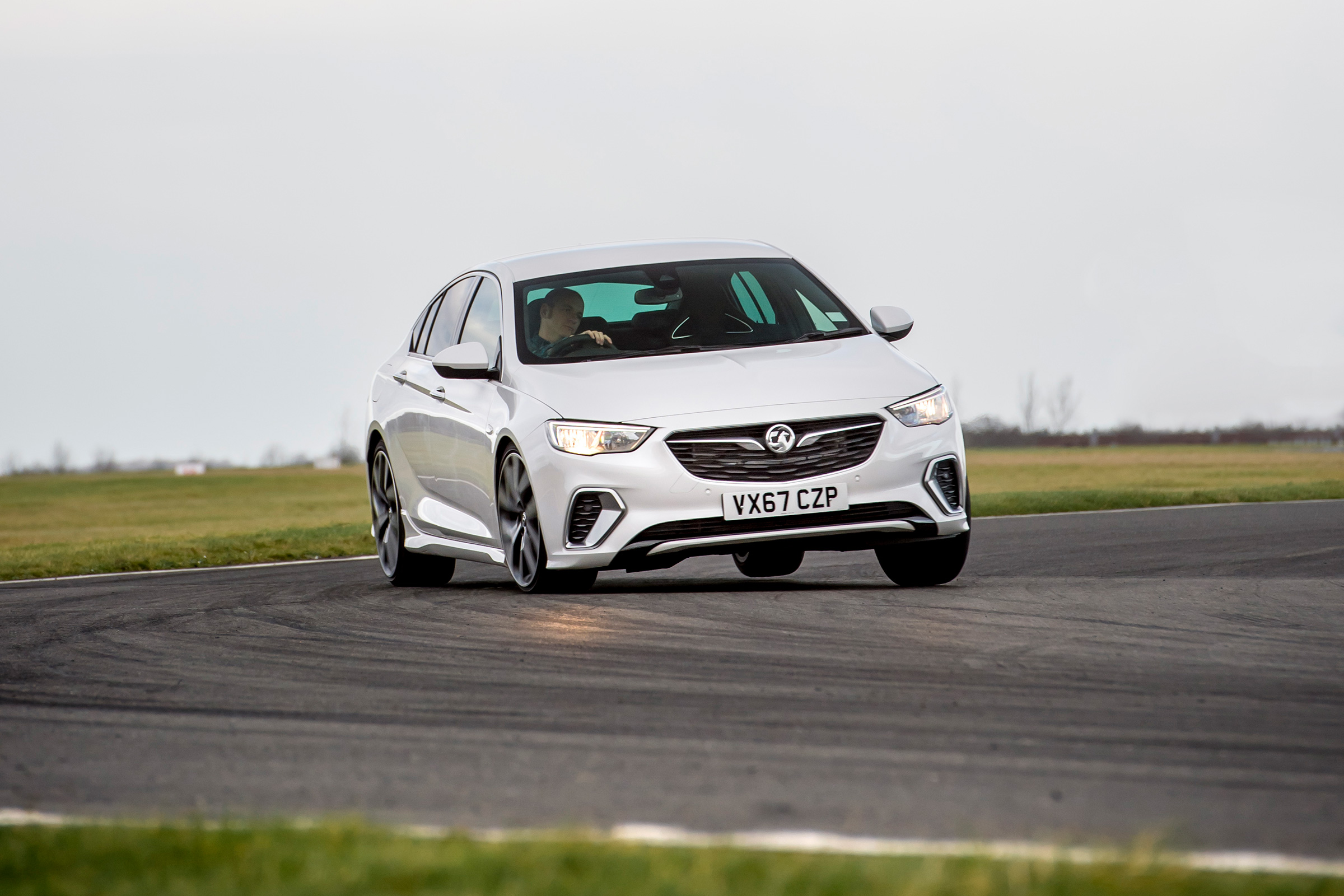 Vauxhall Insignia Grand Sport GSi BiTurbo – front