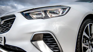 Vauxhall Insignia Grand Sport GSi BiTurbo – headlgiht