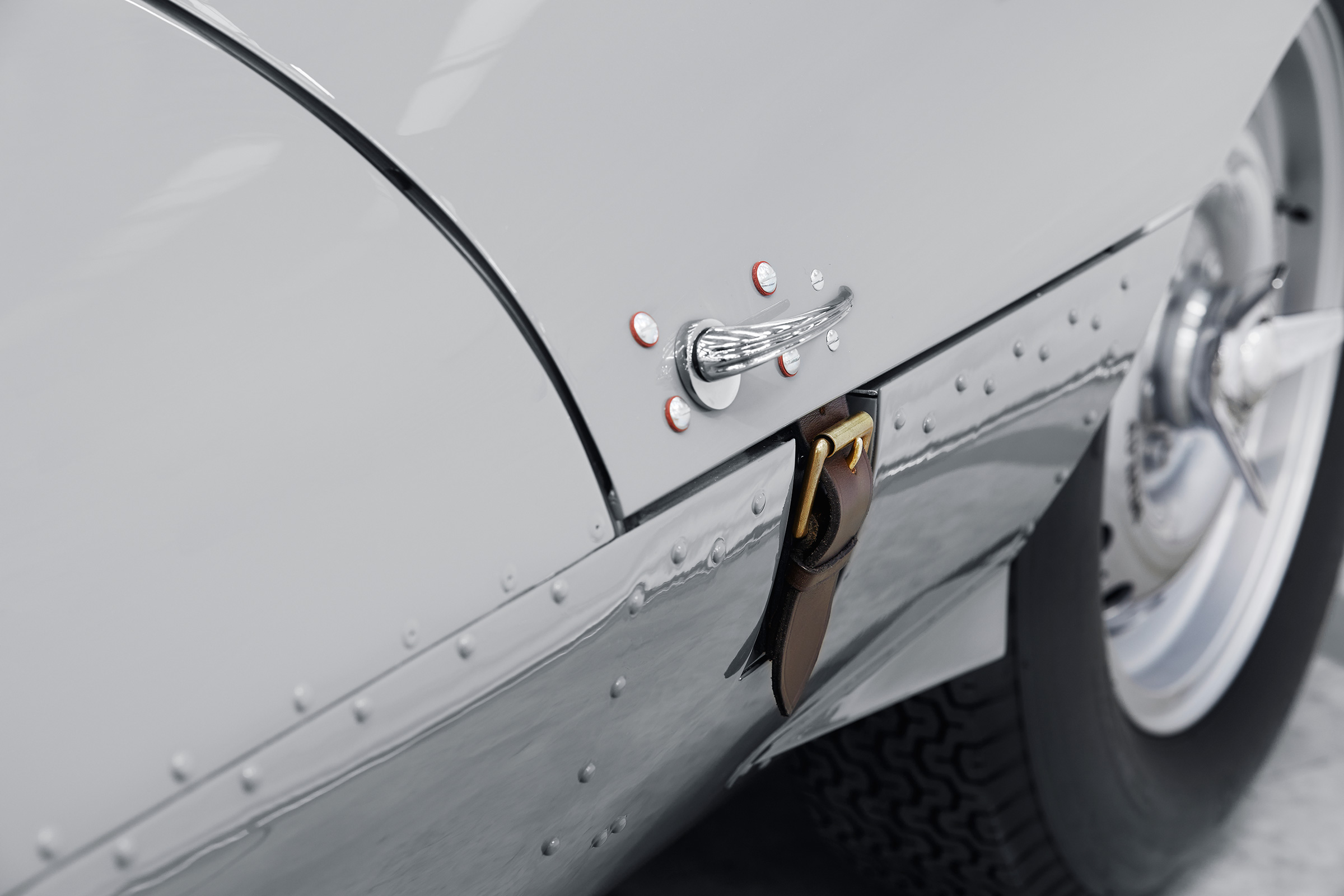 Jaguar D-Type – bonnet