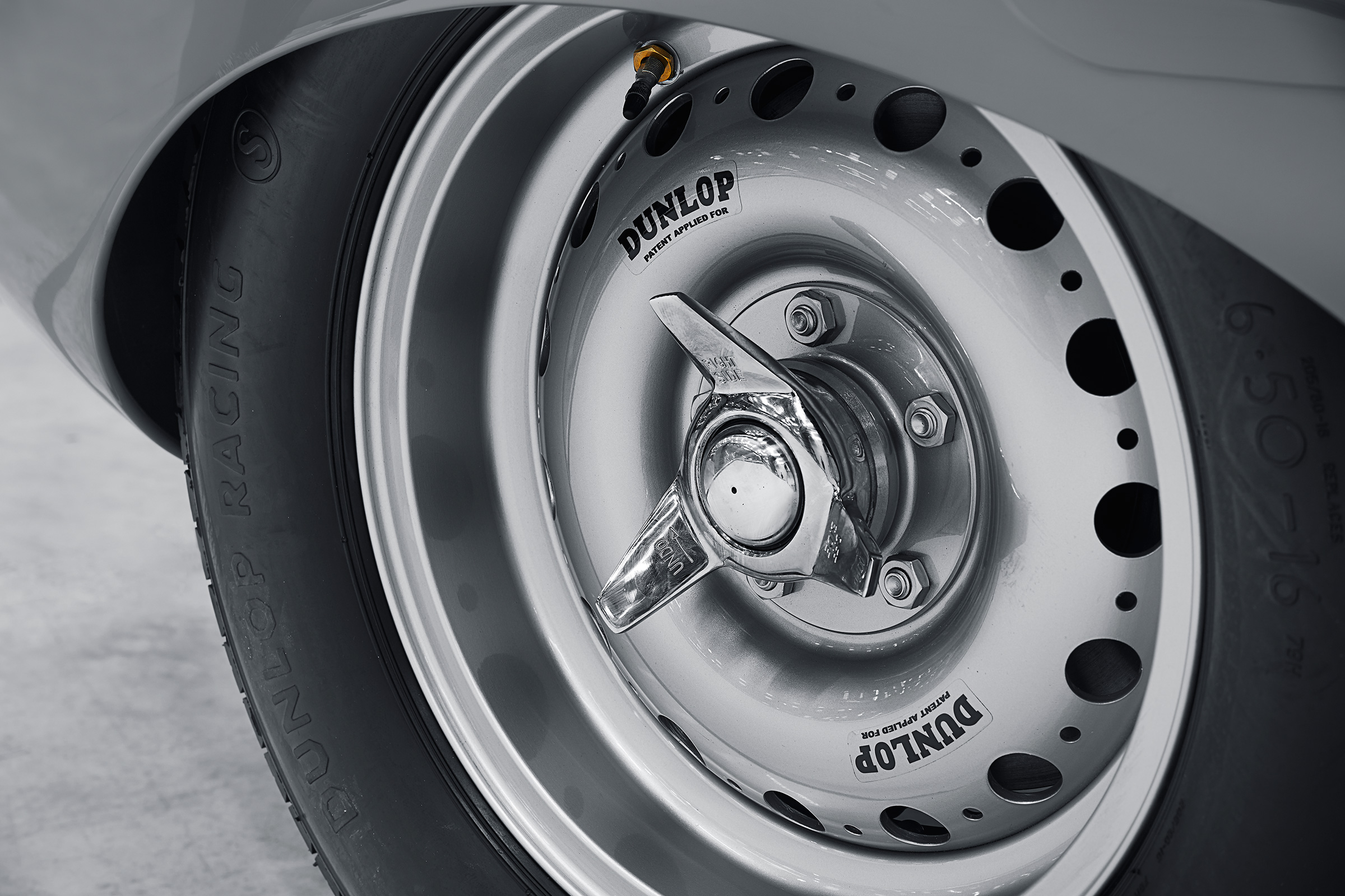 Jaguar D-Type – wheel
