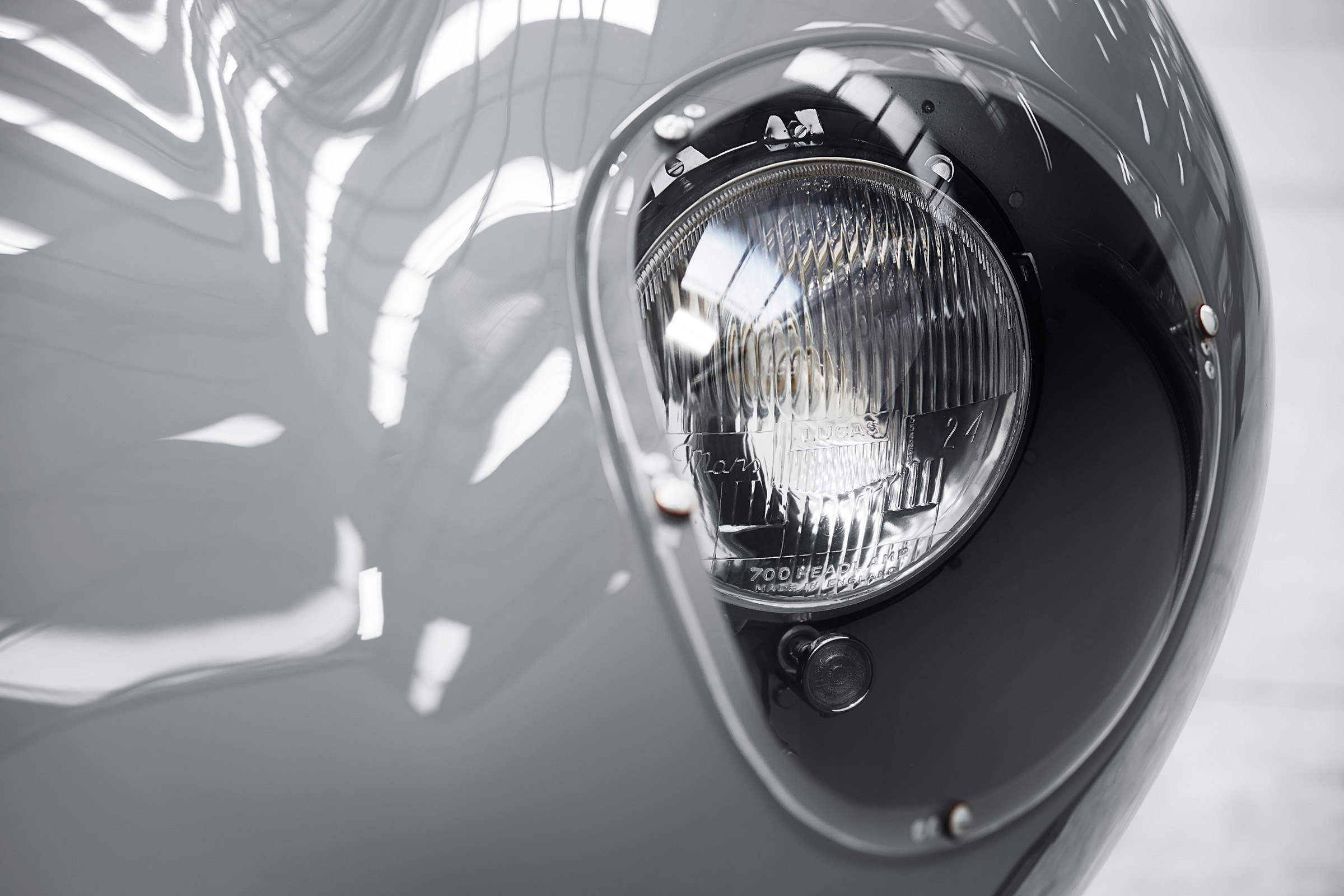 Jaguar D-Type – headlights