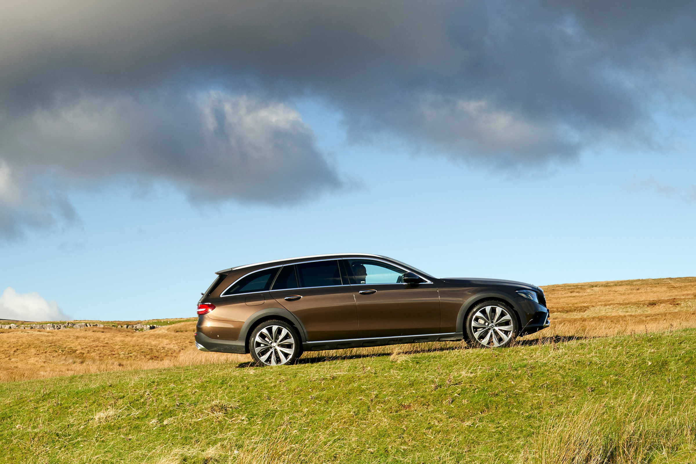 Mercedes E-class All-Terrain – side