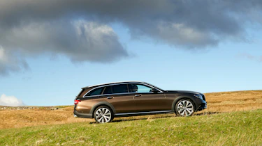 Mercedes E-class All-Terrain – side