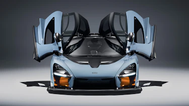 McLaren Senna – front (doors up)