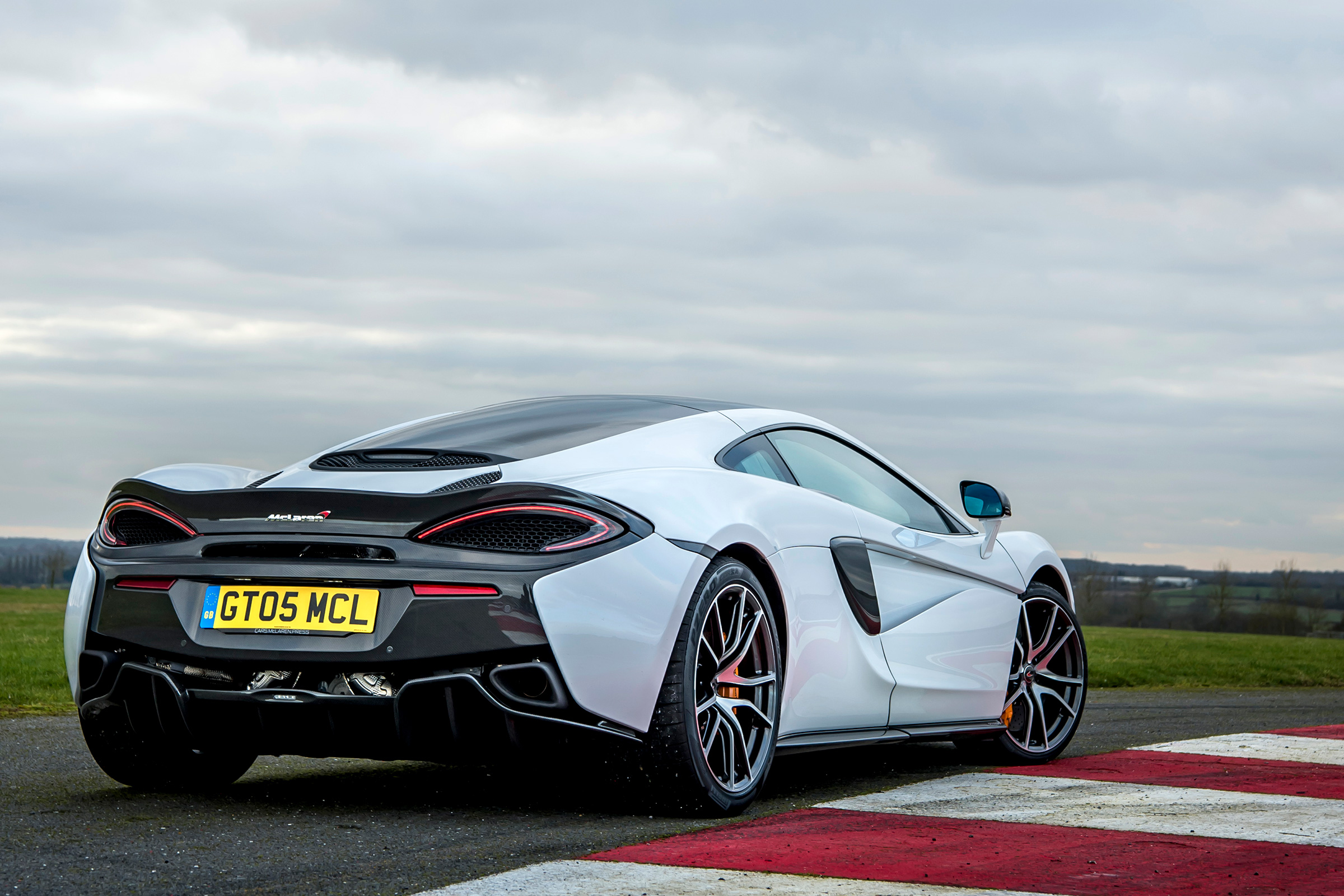 McLaren 570 GT Sportpack – rear quarter