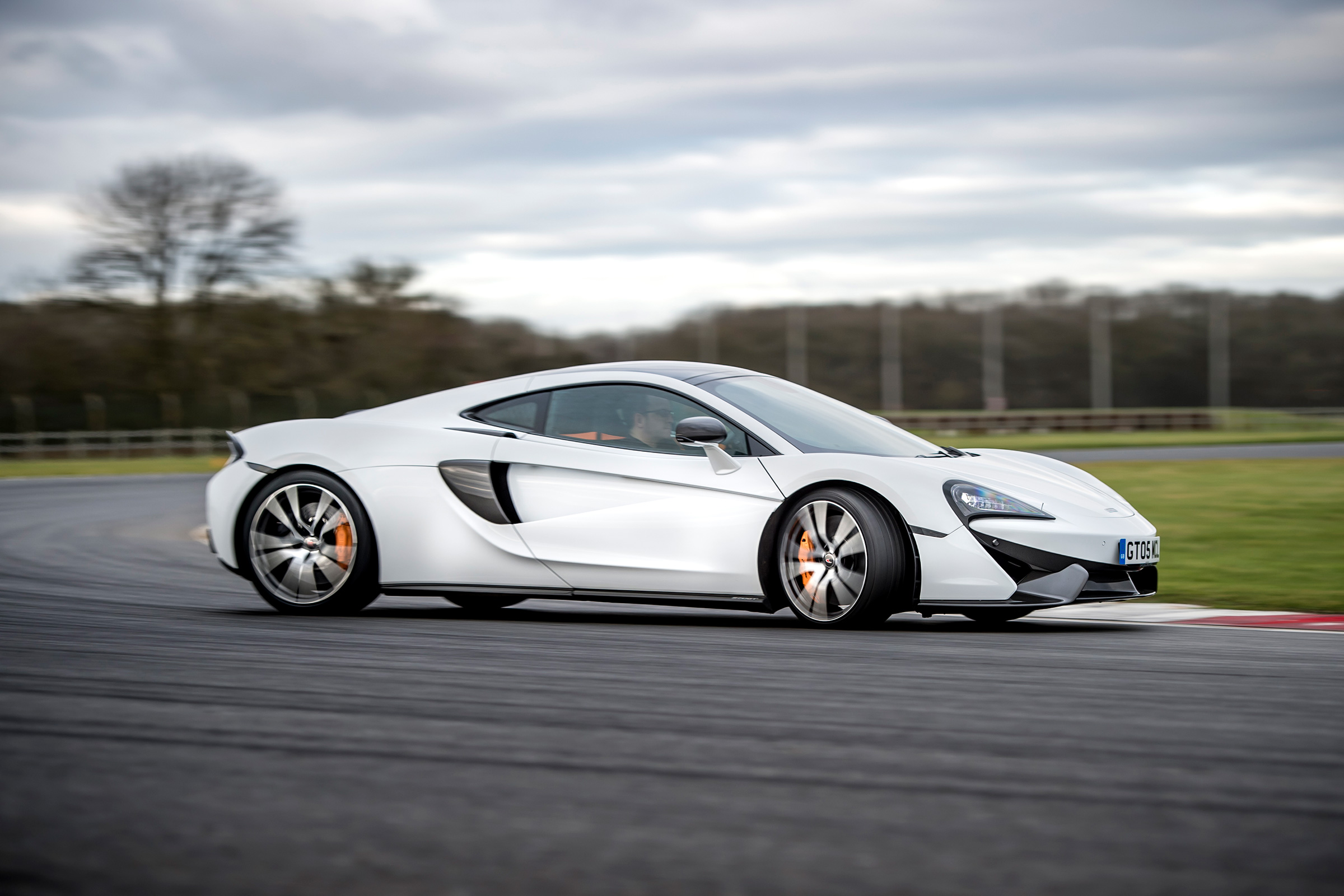 McLaren 570 GT Sportpack – side