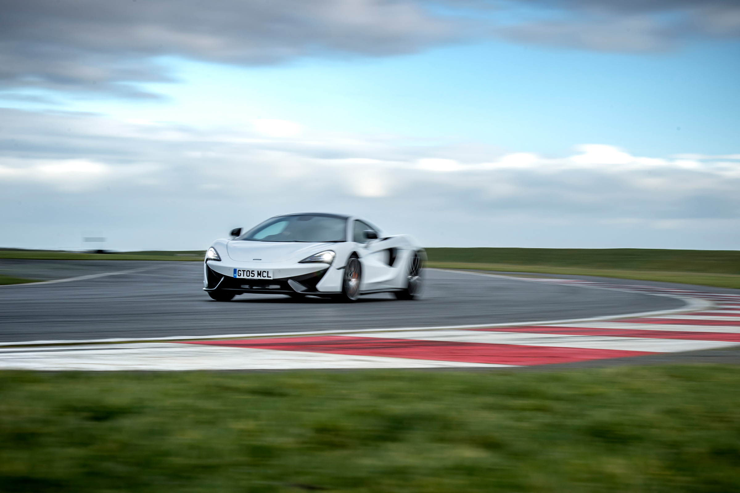 McLaren 570 GT Sportpack – front