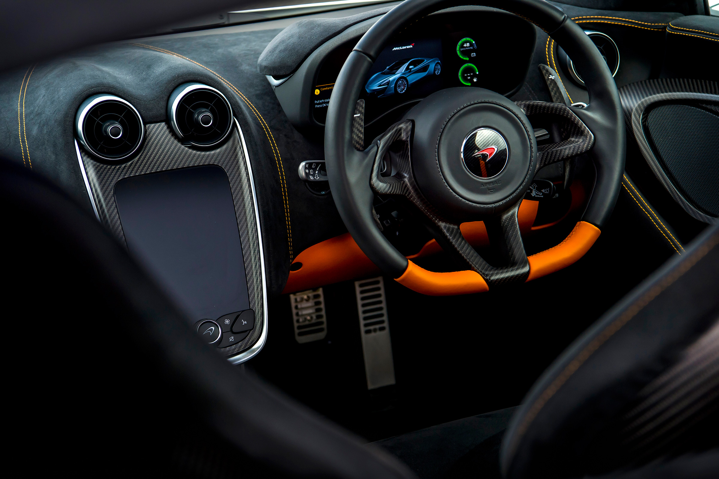 McLaren 570 GT Sportpack – steering wheel