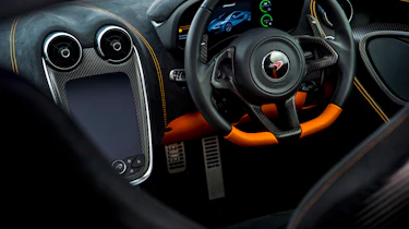 McLaren 570 GT Sportpack – steering wheel