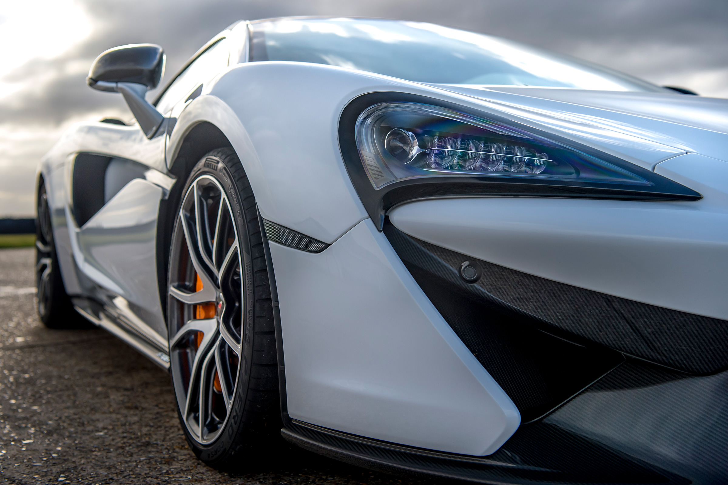 McLaren 570 GT Sportpack – headlight