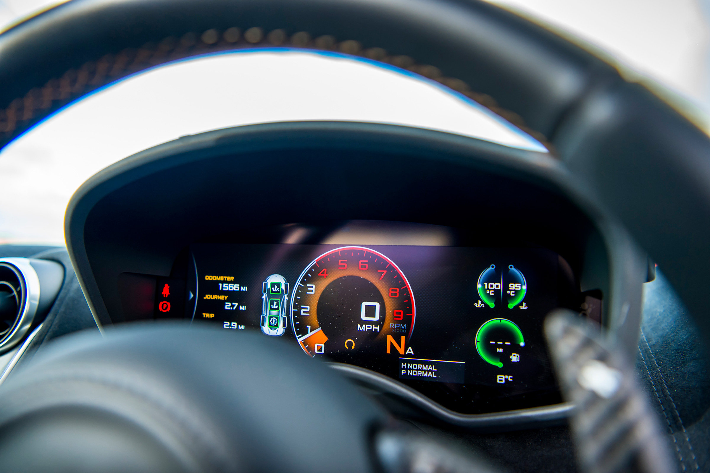 McLaren 570 GT Sportpack – digital dash