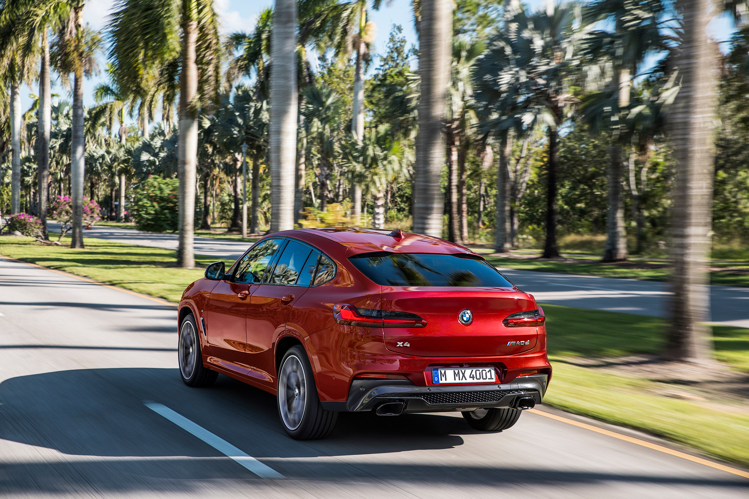 BMW X4 M40d - rear quarter dynamic