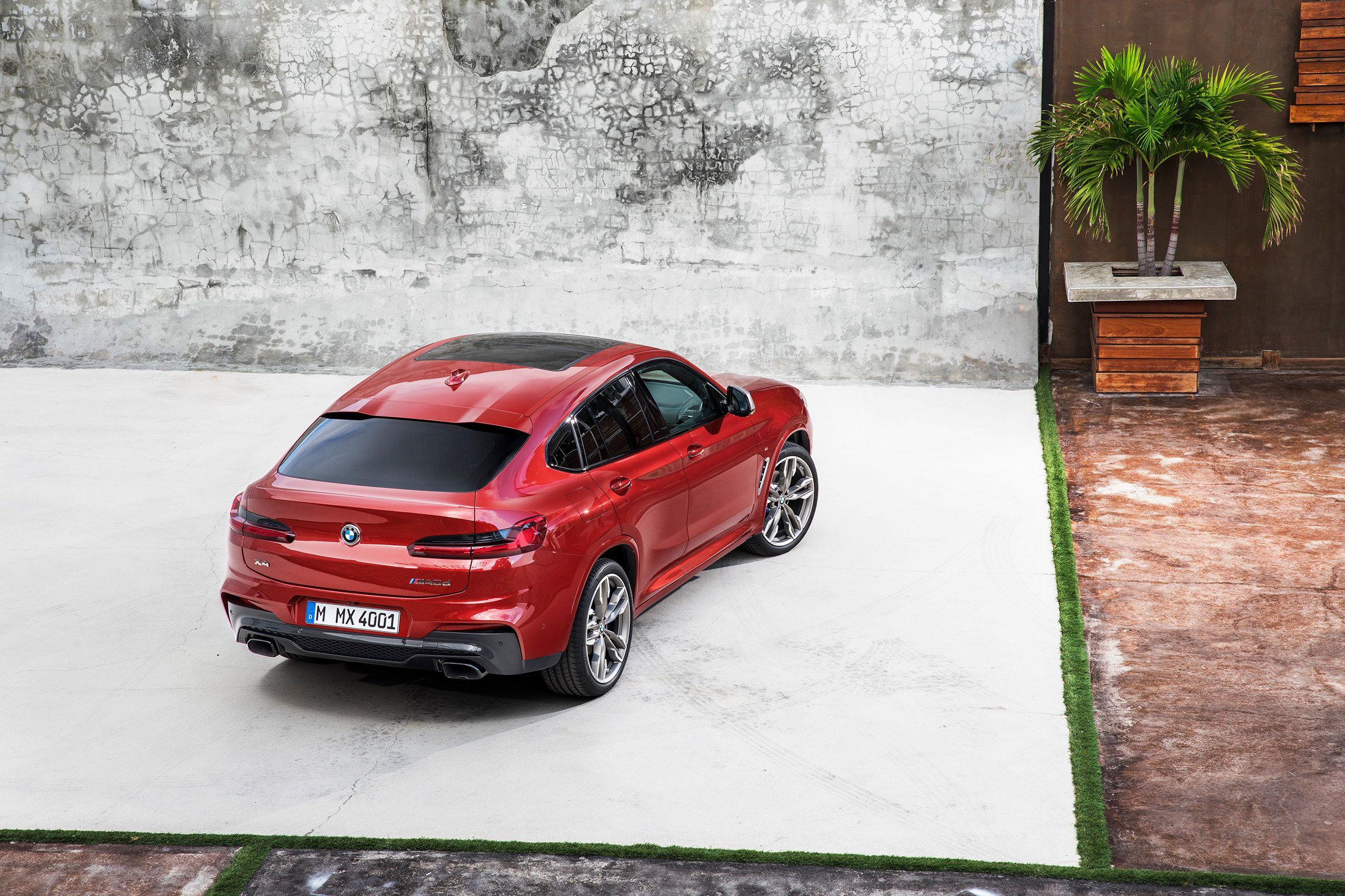 BMW X4 M40d - rear top