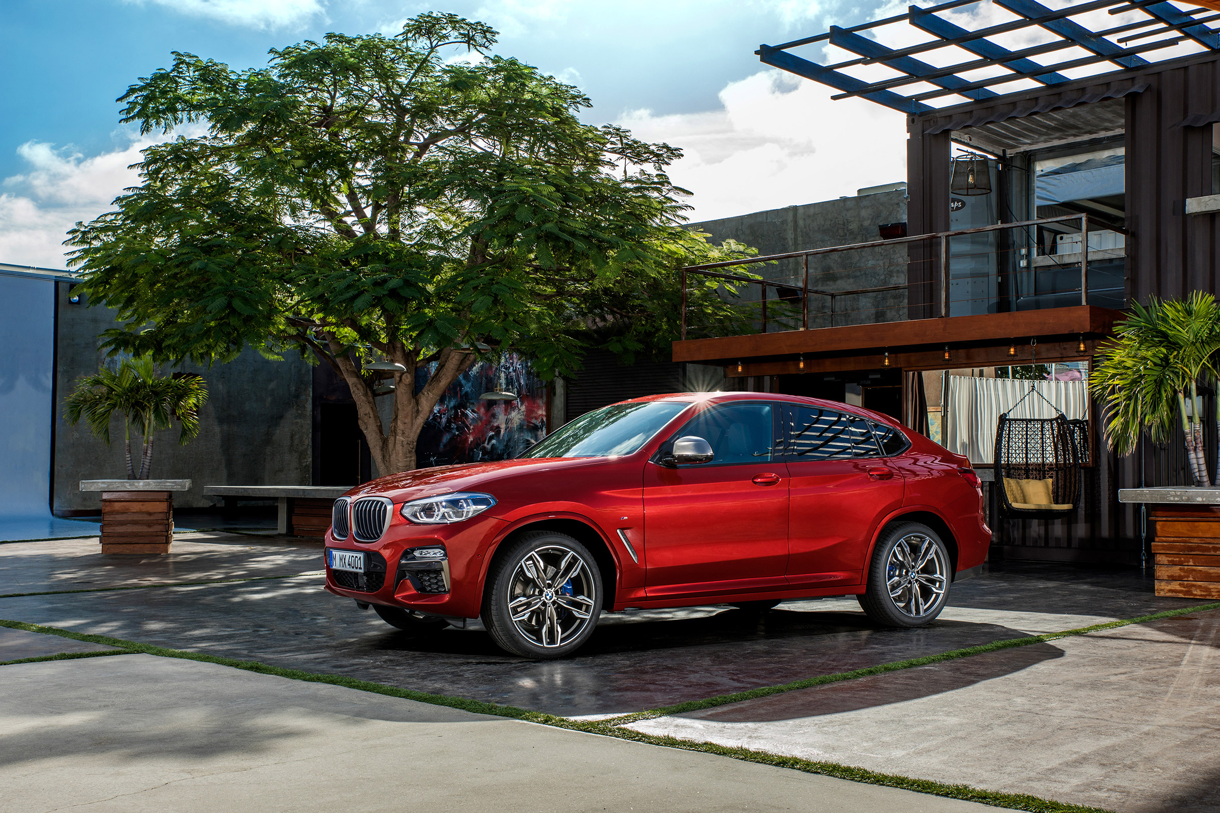 BMW X4 M40d - side