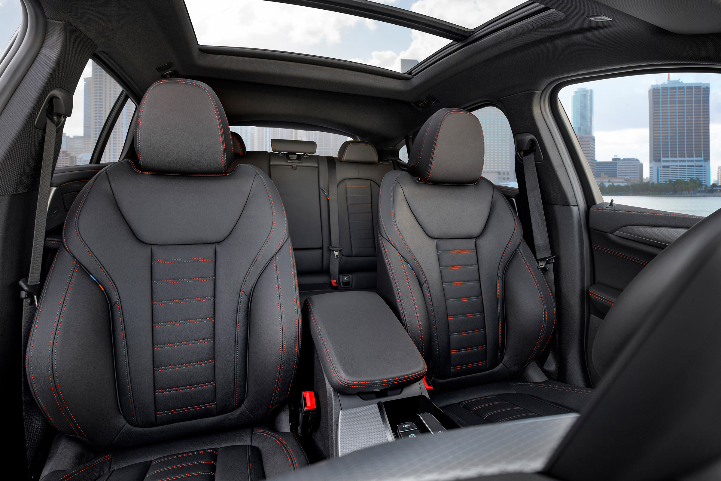 BMW X4 M40d - seats
