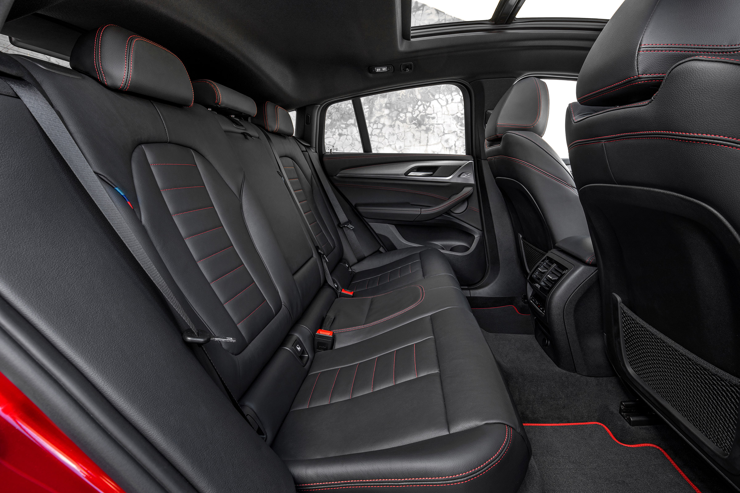 BMW X4 M40d - rear seats