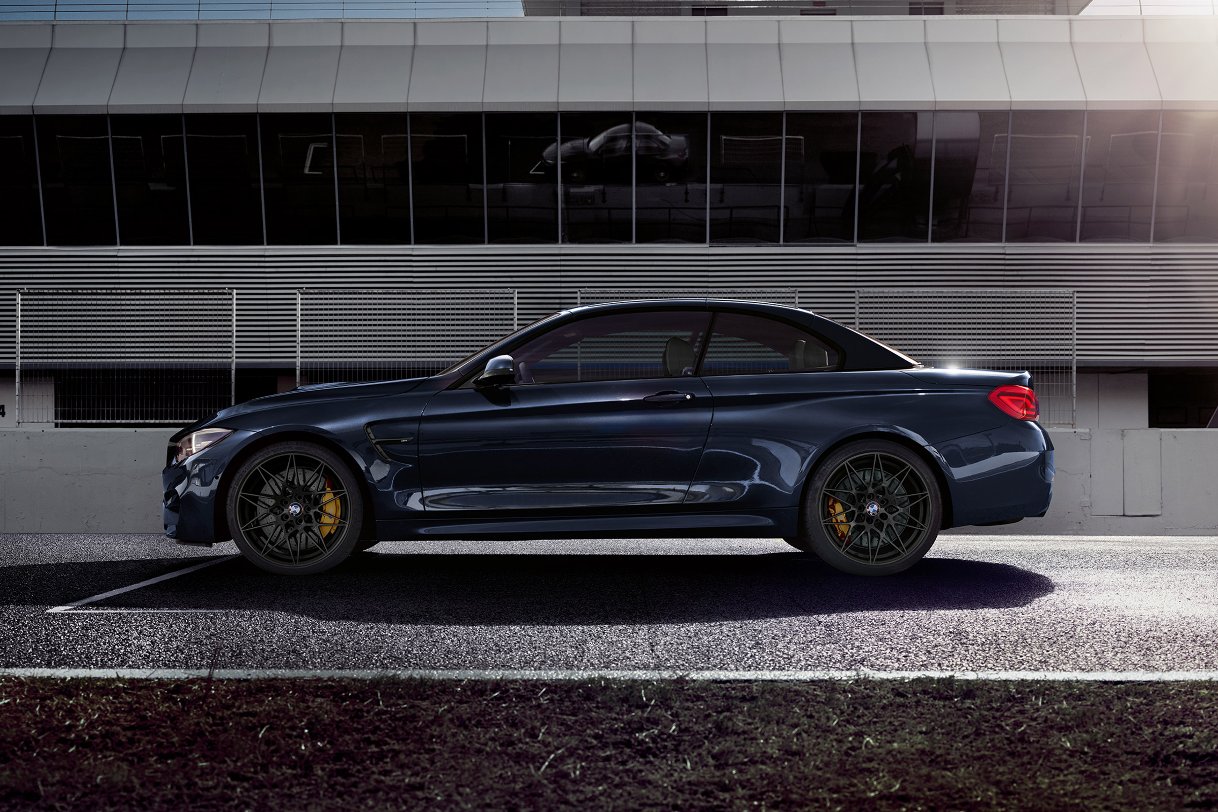 BMW M4 Convertible Edition - profile