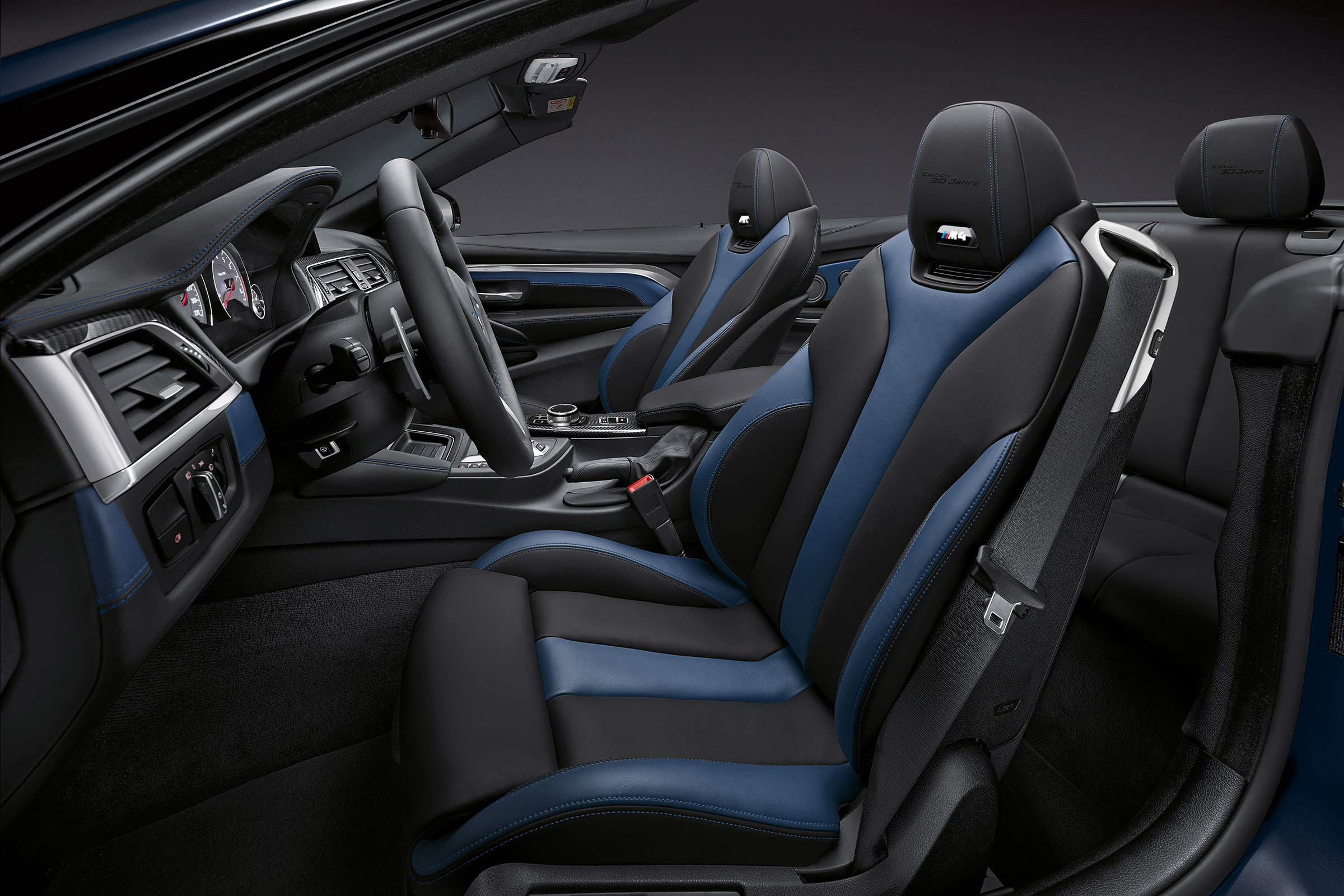 BMW M4 Convertible Edition - interior blue