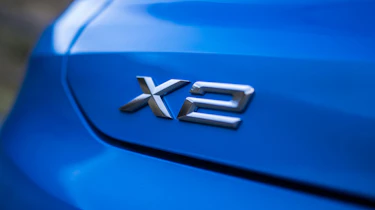 BMW X2 – Badge