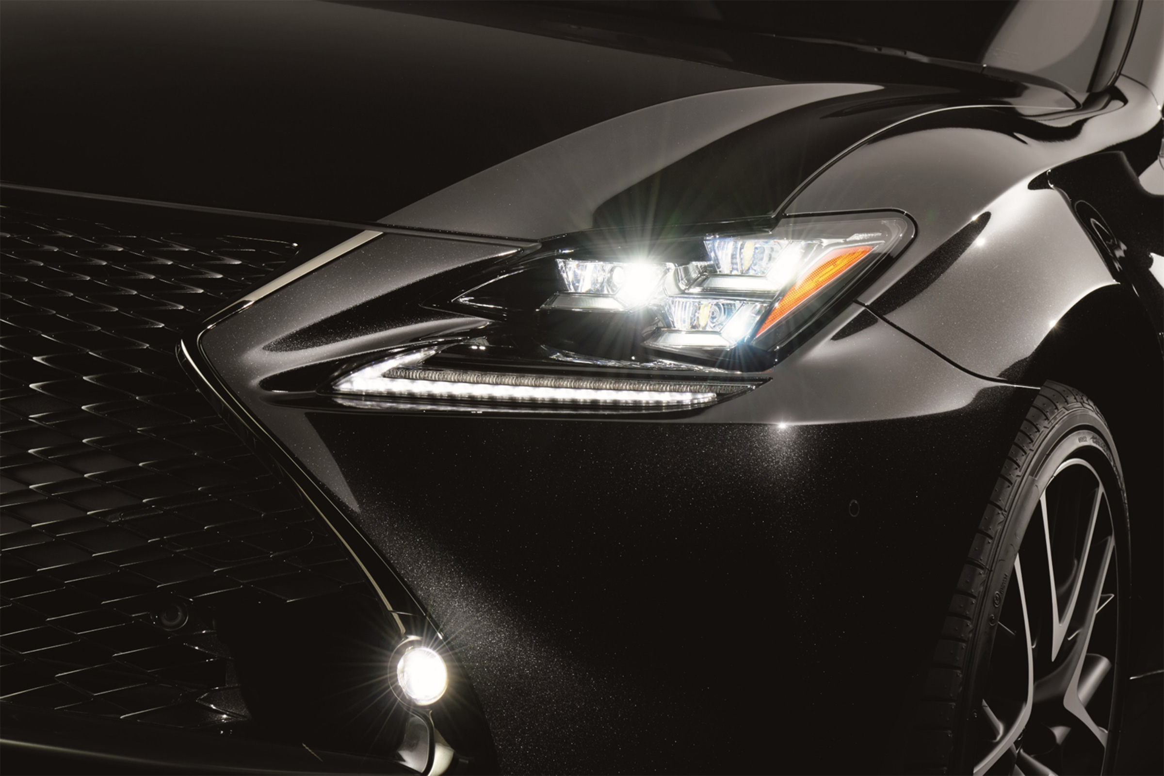 Lexus RC300h F Sport Black Edition – front detail