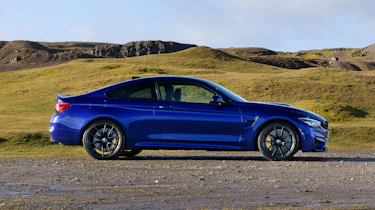BMW M4 CS – side