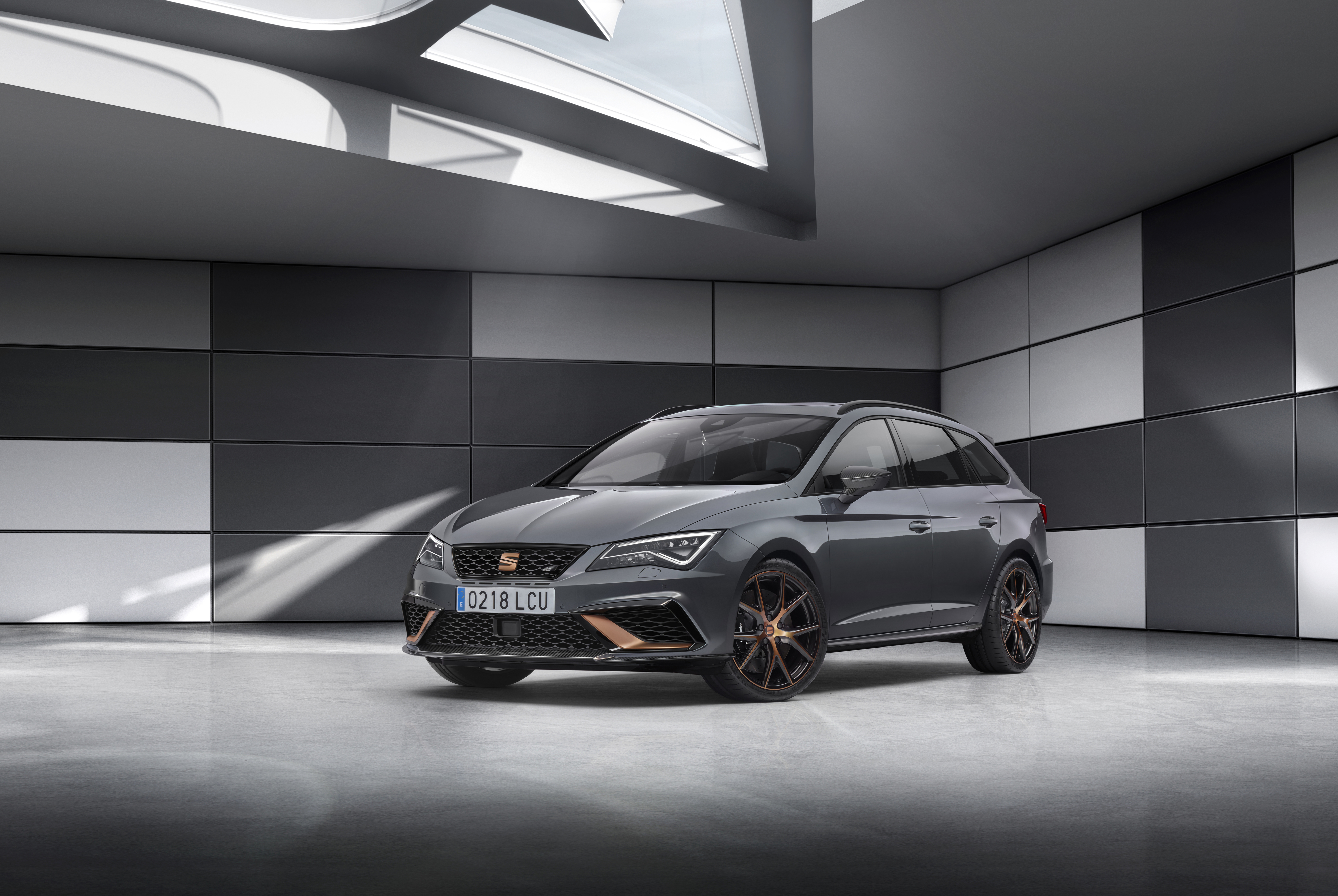 SEAT Leon Cupra R ST - front 