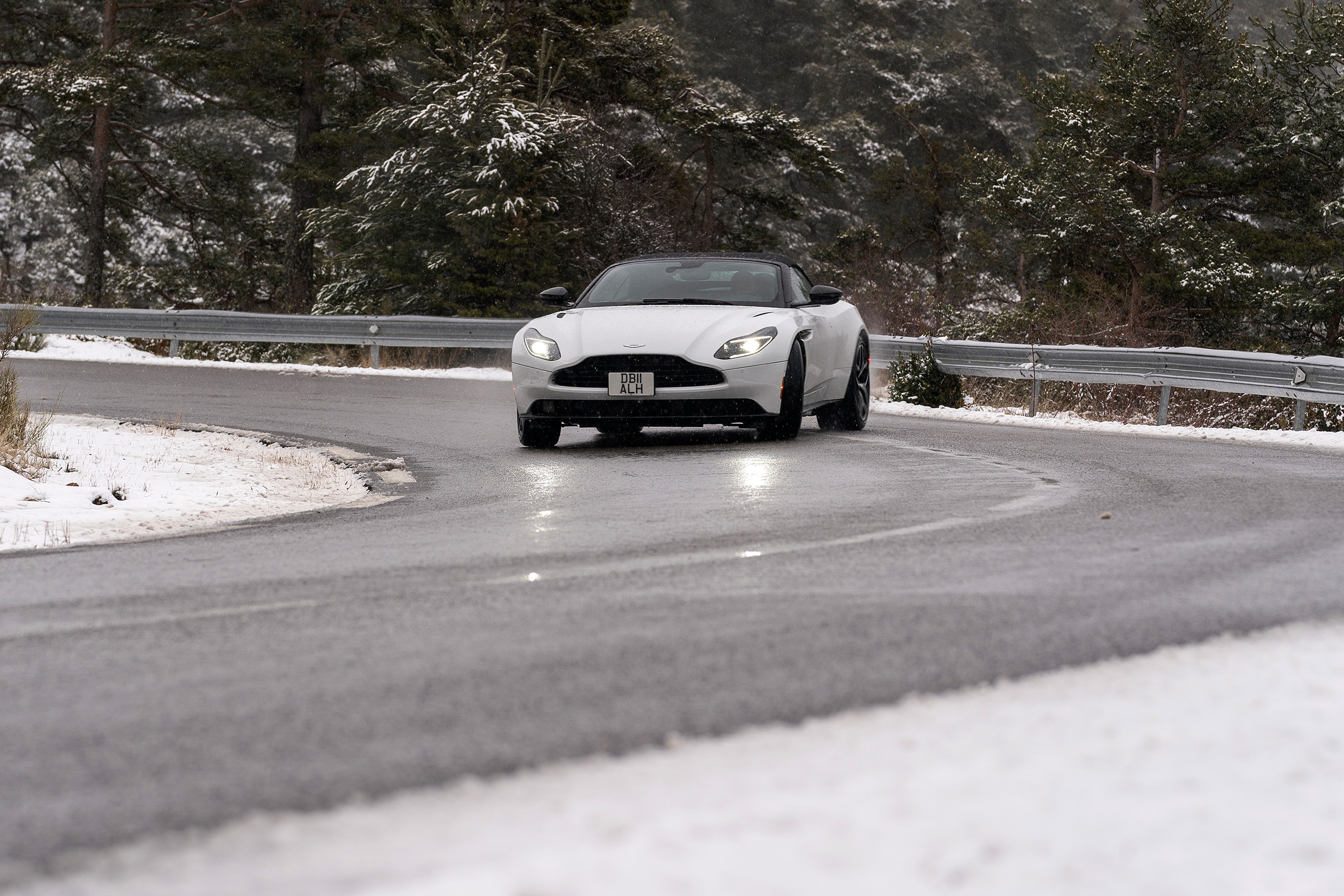 Aston Martin DB11 Volante