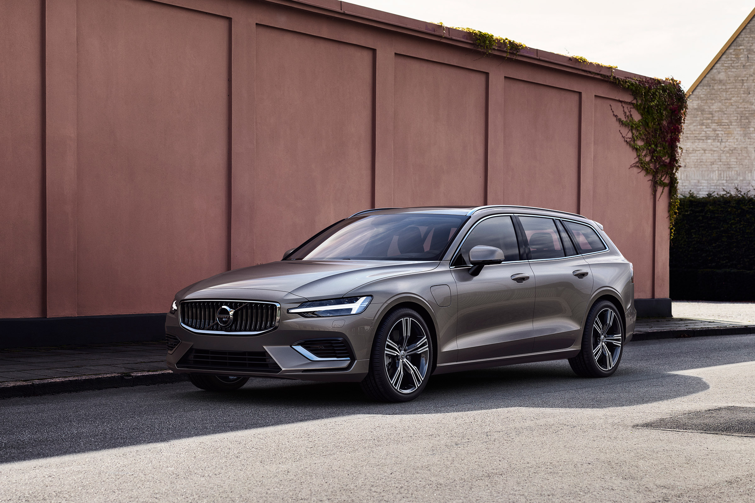 Volvo V60 press - front quarter