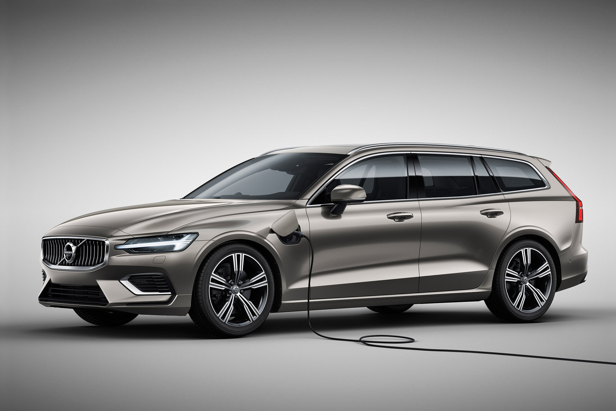 Volvo V60 press - front driving