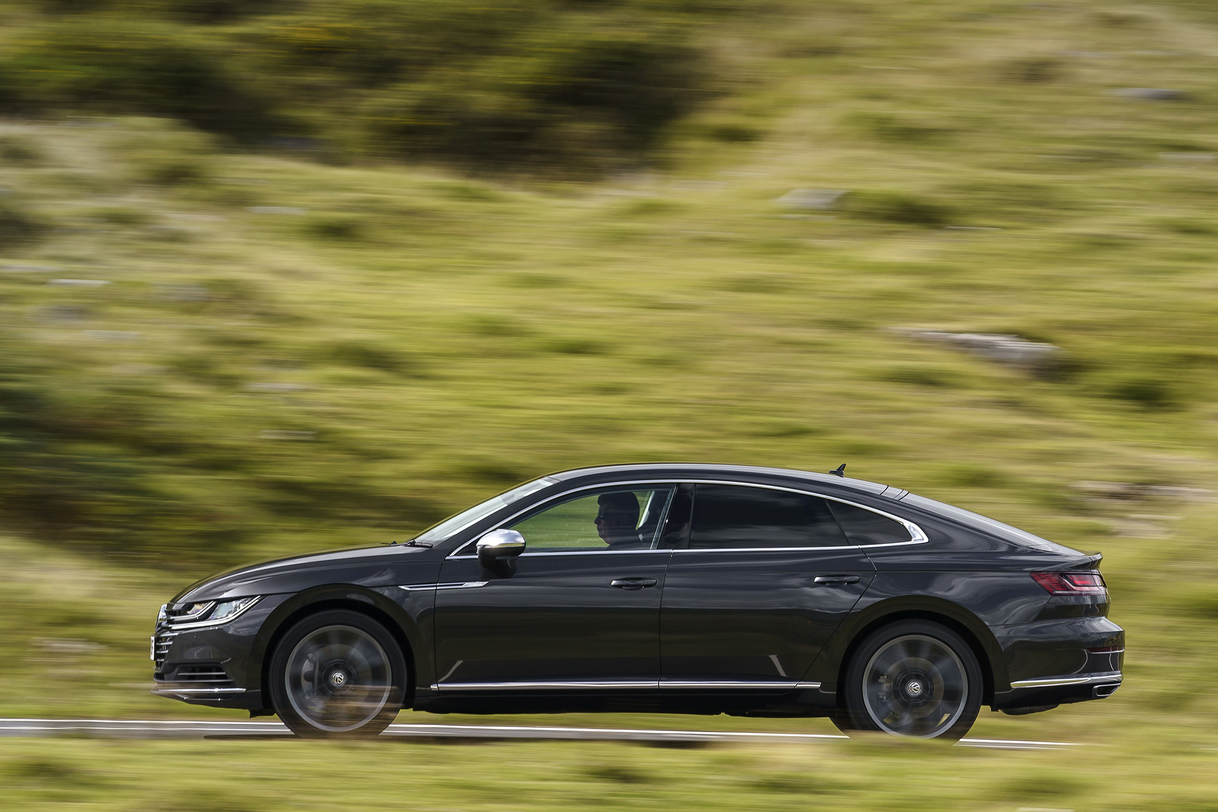 Volkswagen Arteon – side
