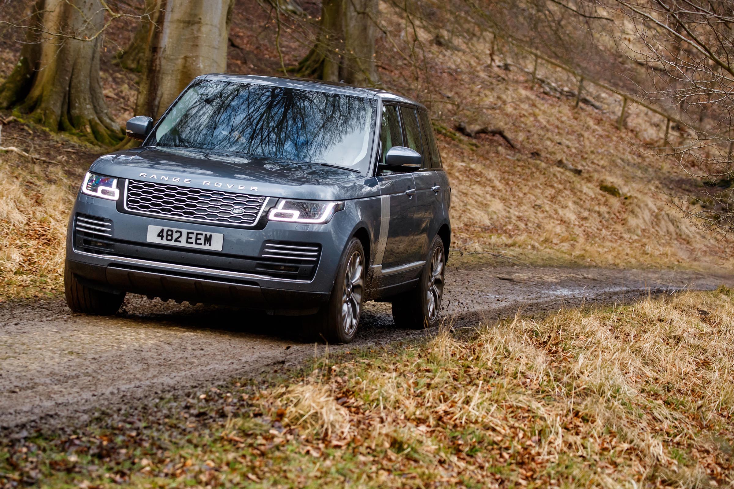 Range Rover P400e PHEV off-road