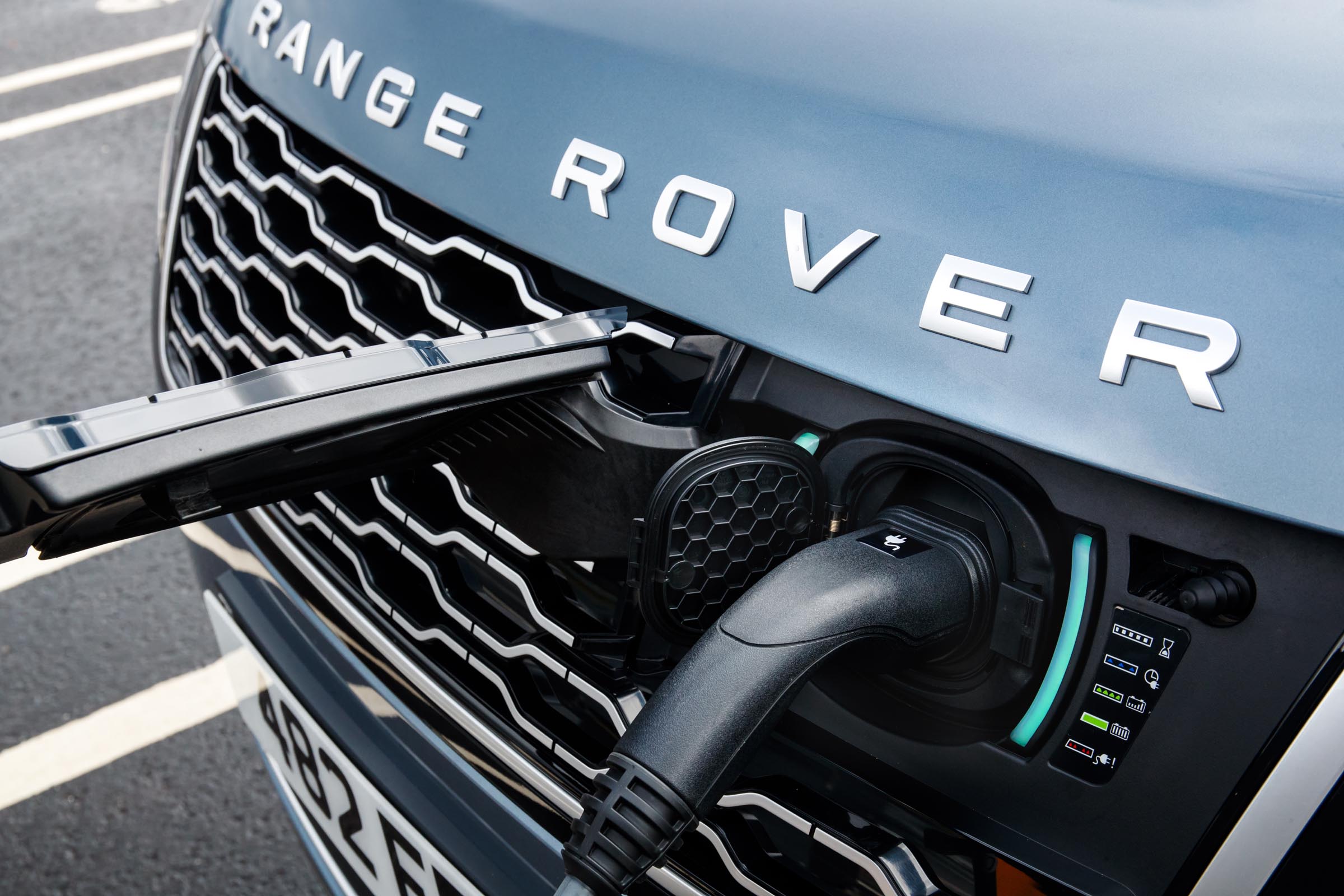 Range Rover P400e PHEV charging