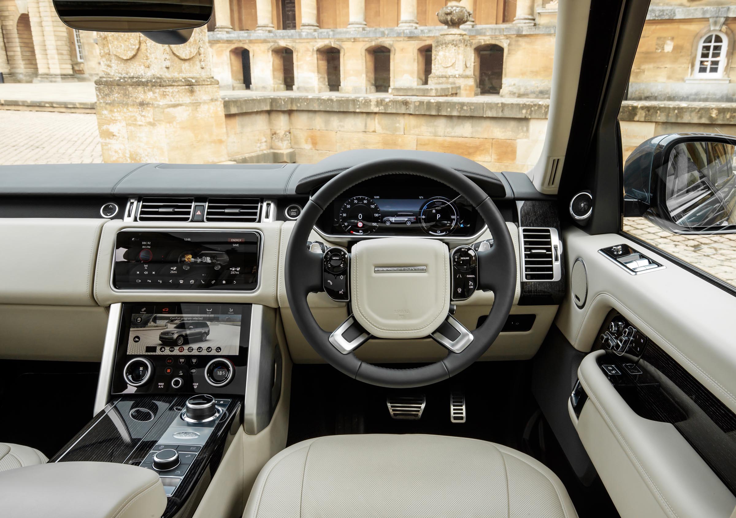 Range Rover P400e PHEV interior