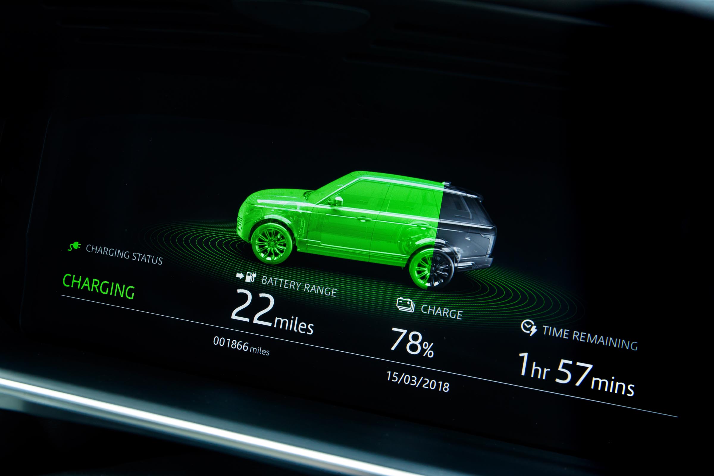 Range Rover P400e PHEV screen