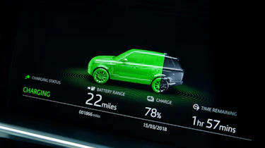 Range Rover P400e PHEV screen
