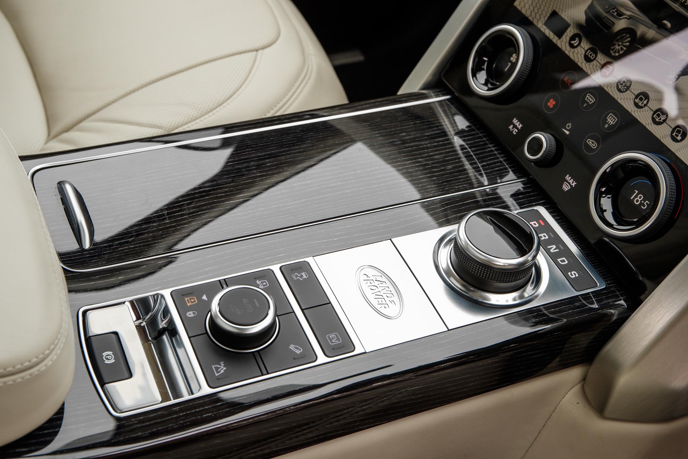 Range Rover P400e PHEV centre console