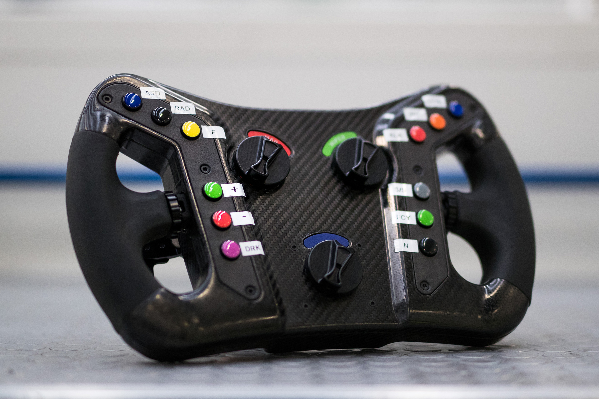 2018 Aston Martin Vantage GTE – steering wheel