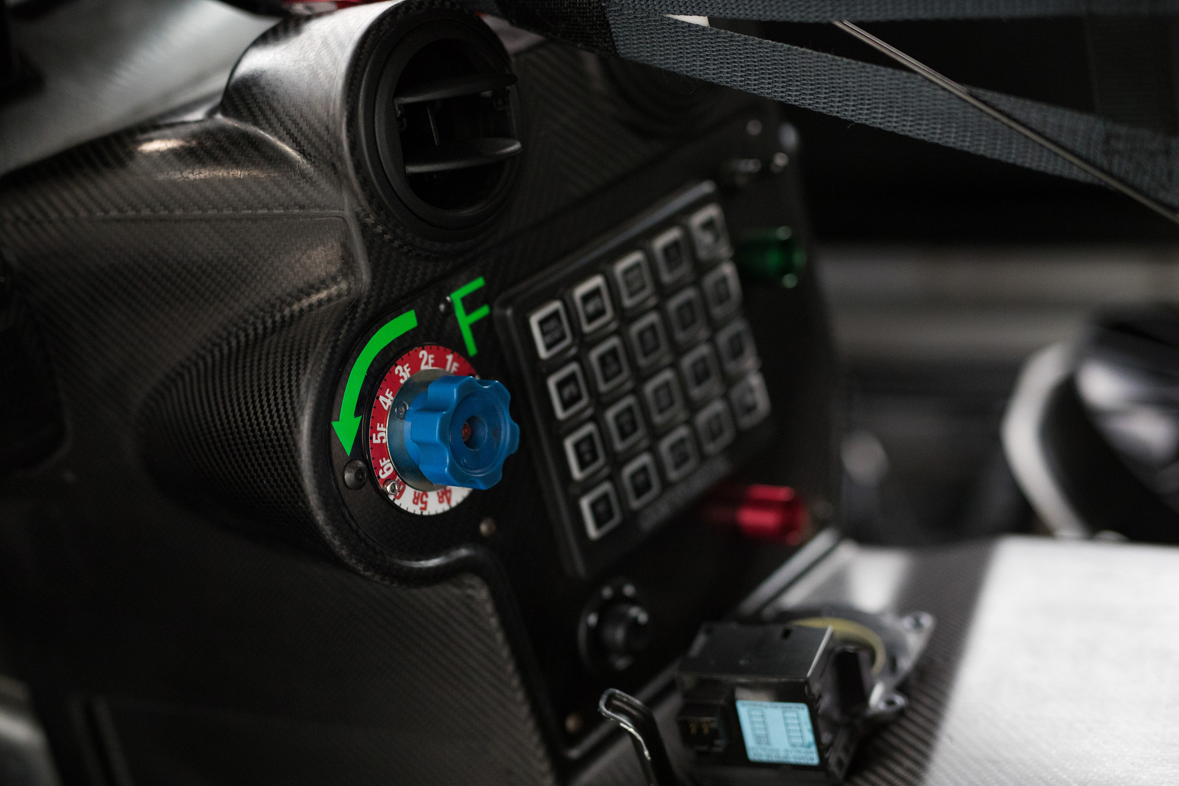 2018 Aston Martin Vantage GTE – centre console
