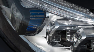 lighting Mercedes-AMG C43 Coupe -