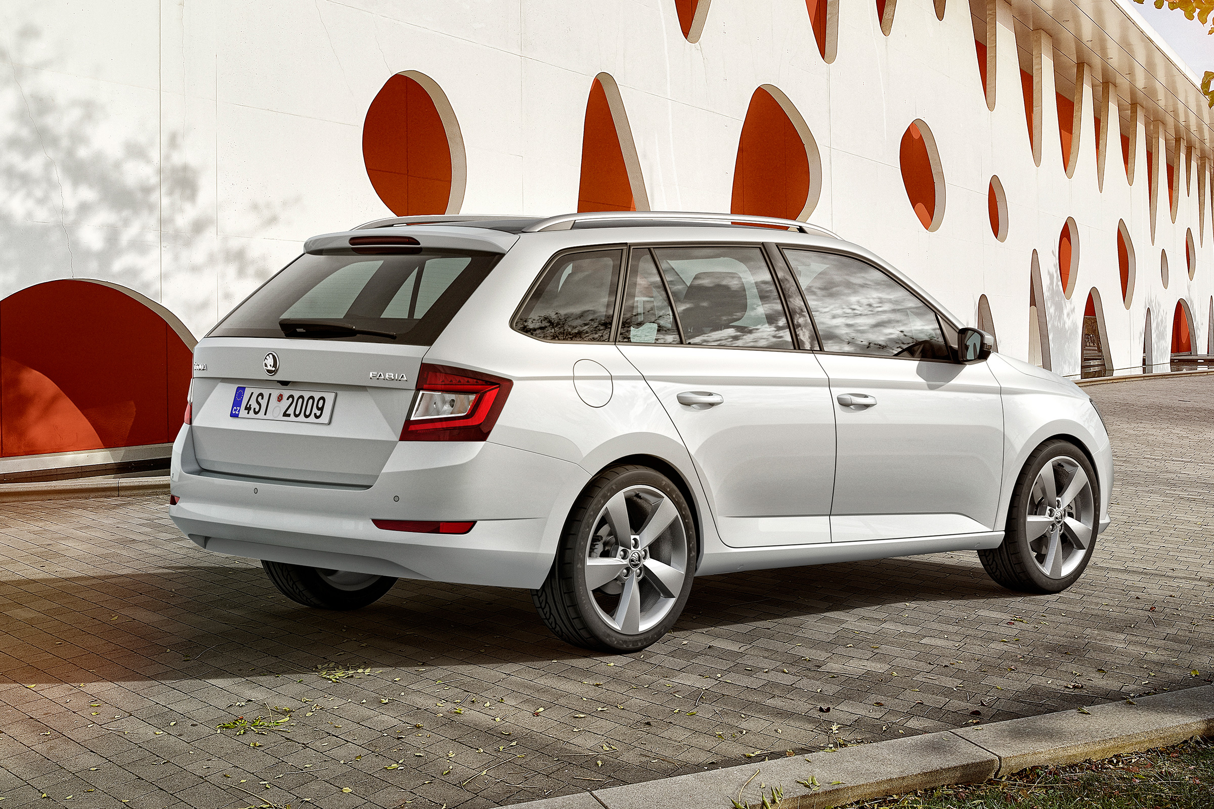 Skoda Fabia (facelift) – rear quarter