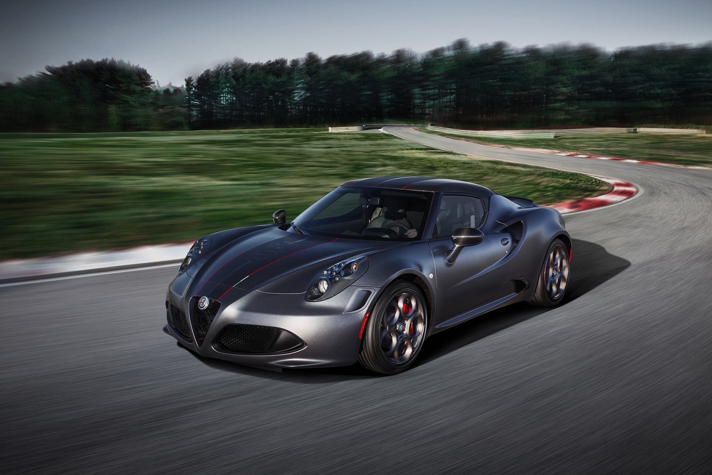 Alfa Romeo 4C - front