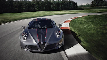 Alfa Romeo 4C - front