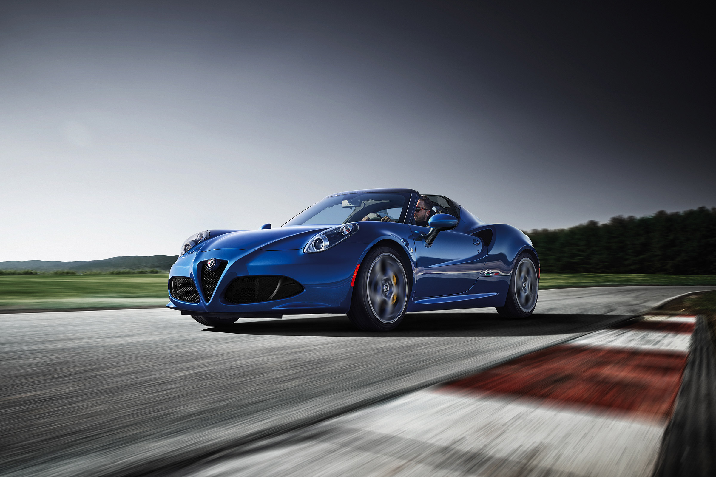 Alfa Romeo 4C - front