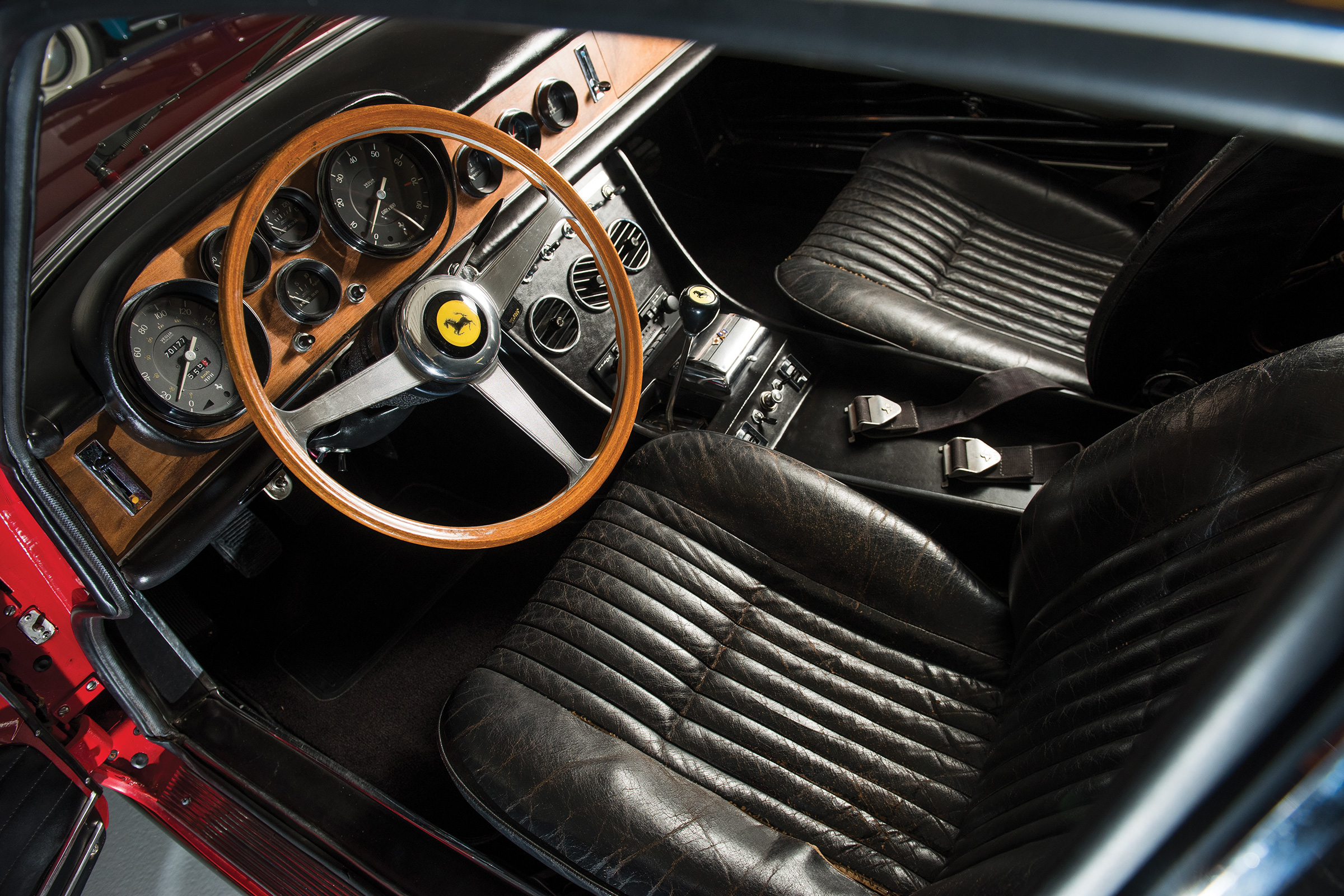 Ferrari 330 GTC – interior