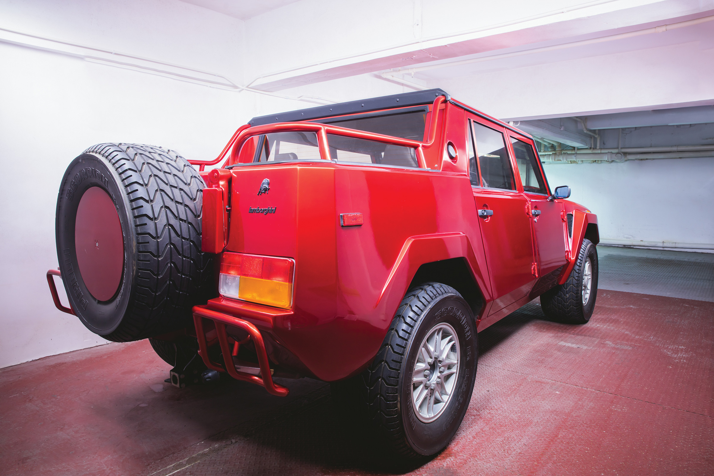 Lamborghini LM002 – rear quarter