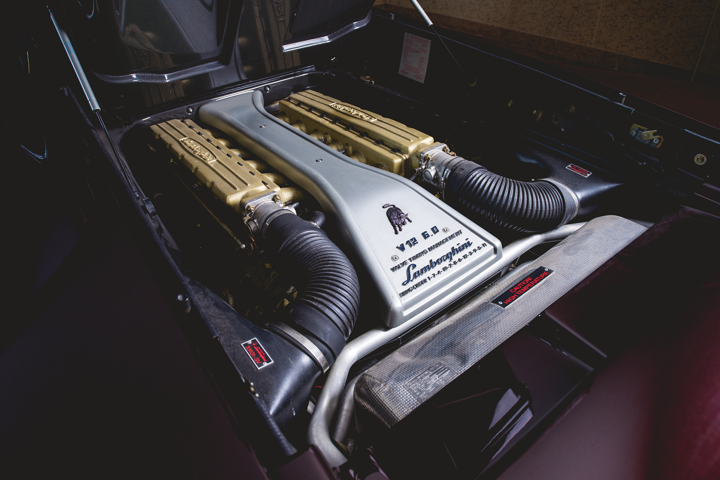 Lamborghini Diablo VT 6.0 SE – engine