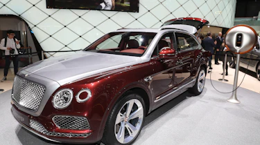 Bentley Bentayga V8 – front quarter