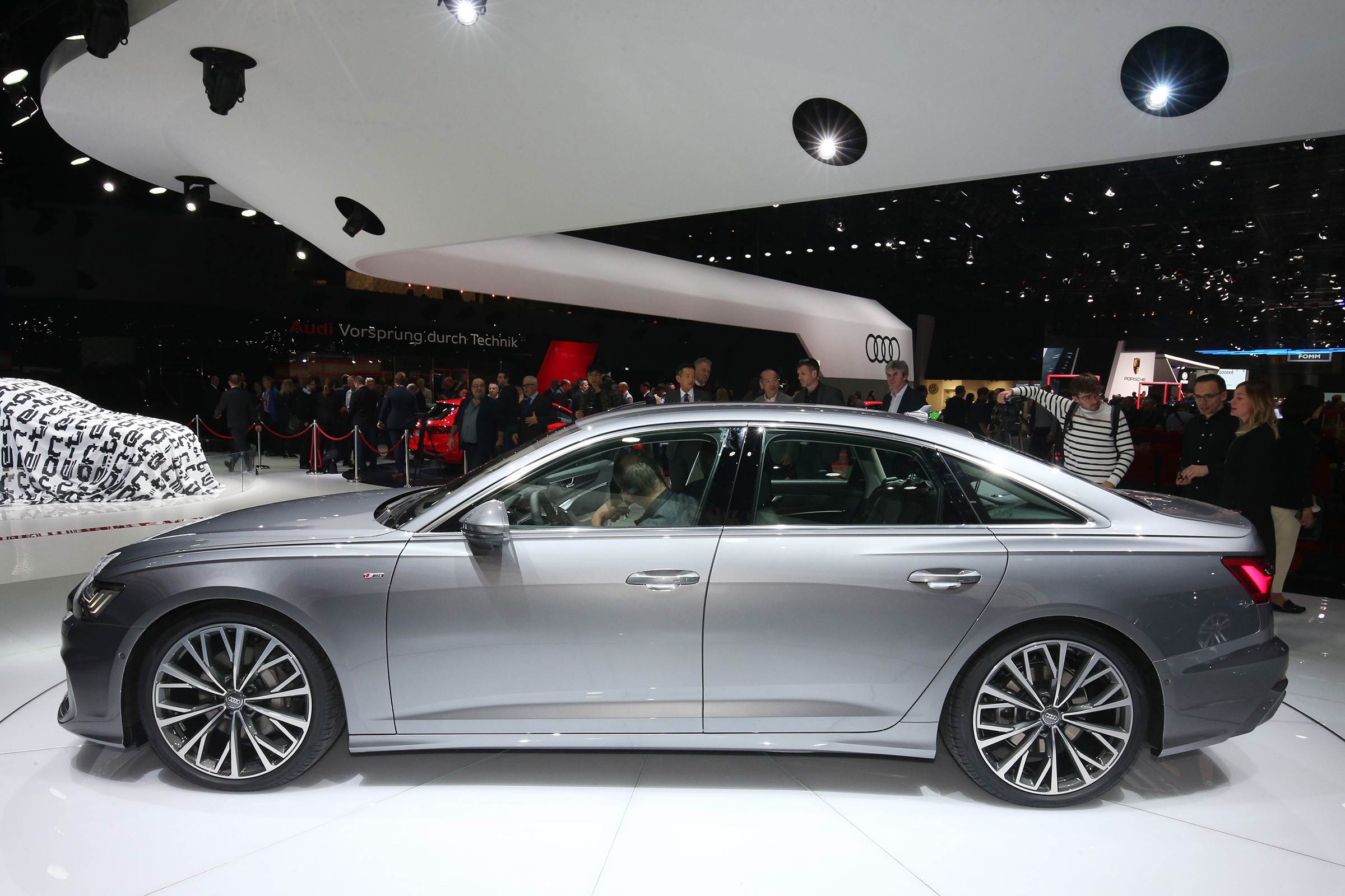 Audi A6 – side
